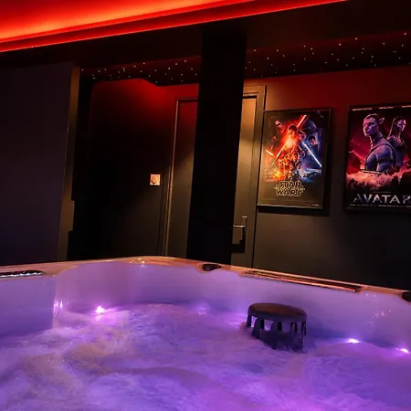 Nid D Romantique Avec Jacuzzi Et Salle De Cinema Villa