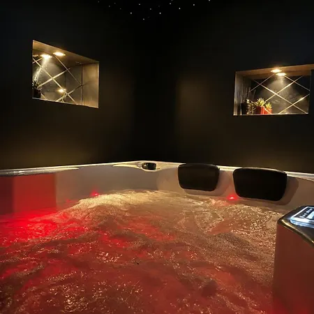Nid D Romantique Avec Jacuzzi Et Salle De Cinema *
